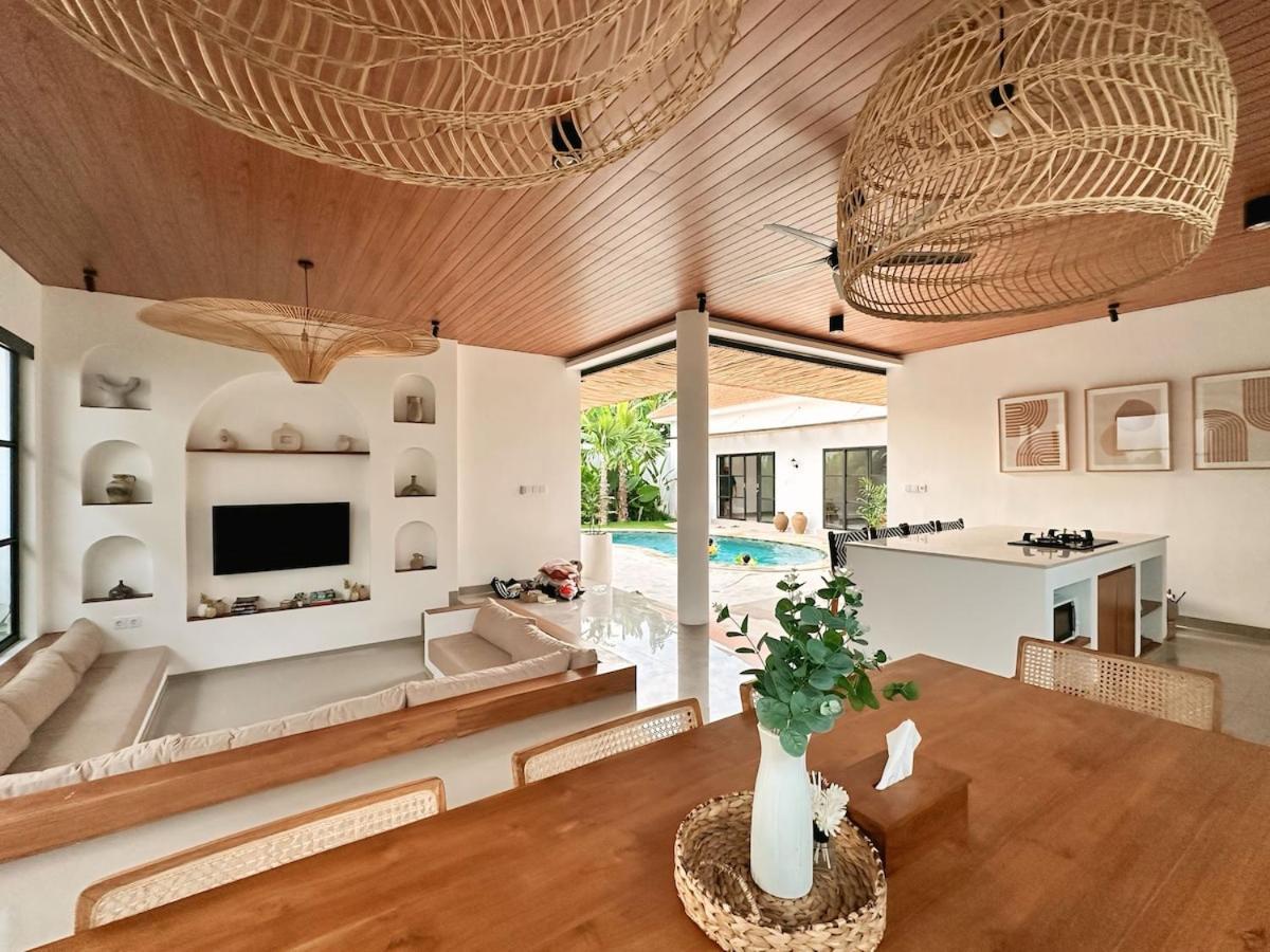 Amerta Villa Seminyak エクステリア 写真